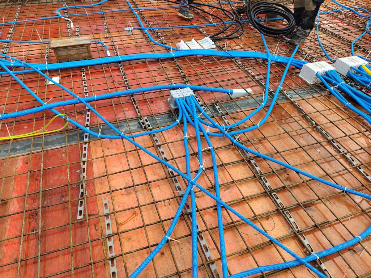 Einlage elektrische Rohre in Betondecke Einlage elektrische Rohre in Betondecke